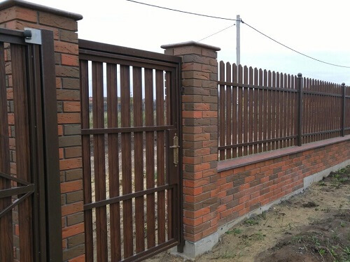 Установка забора из металлоштакетника в Жлобине